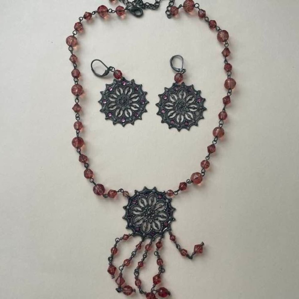 Necklace & earring set